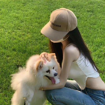 男人使用信息书
